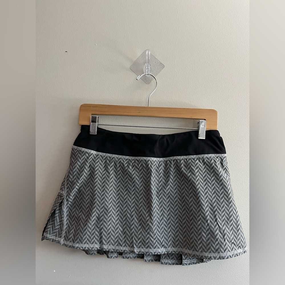 Lululemon Pace Setter Skirt Size 6 Grey Herringbone